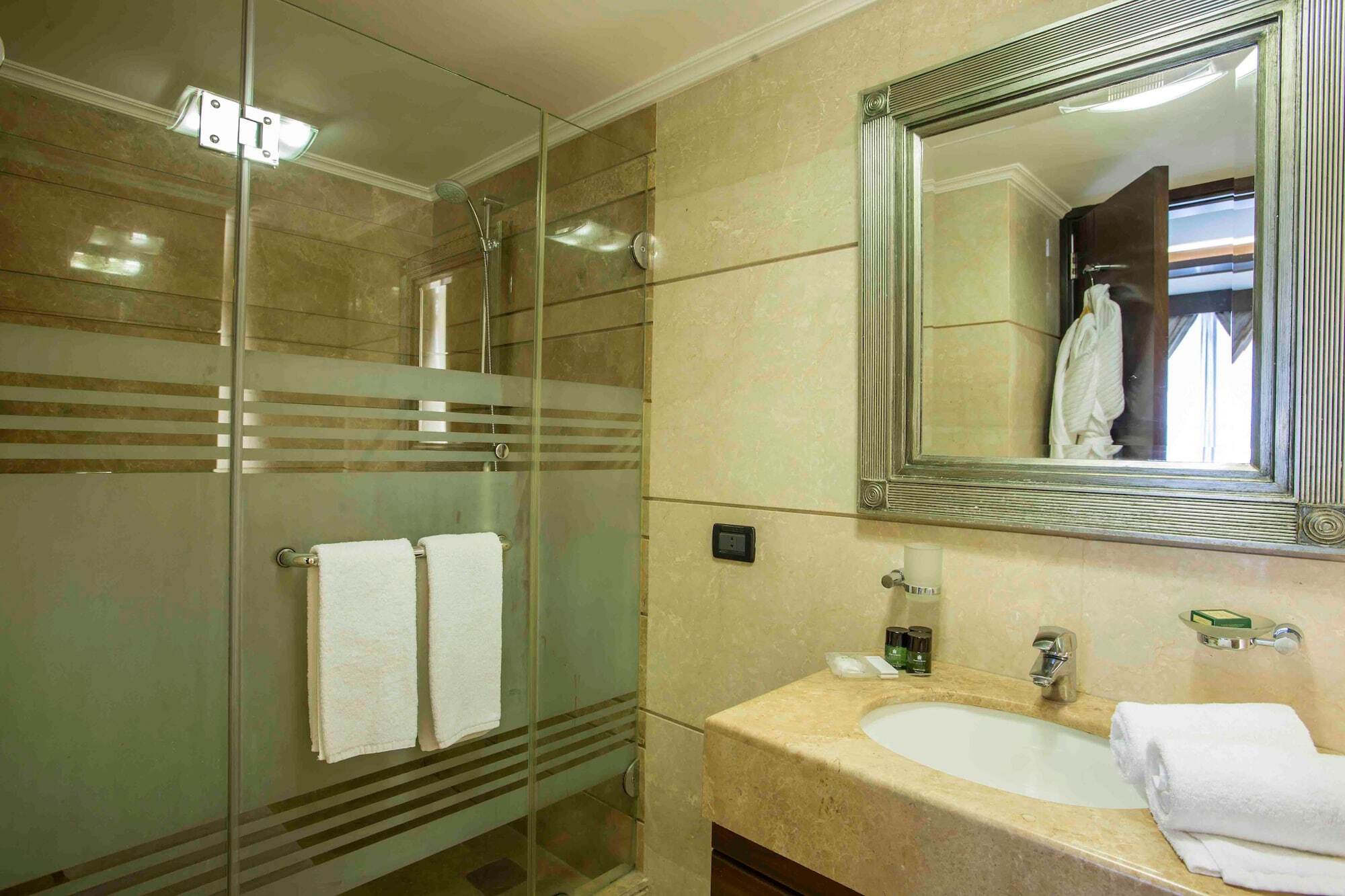 Imperial Suites Hotel Beirut Luaran gambar